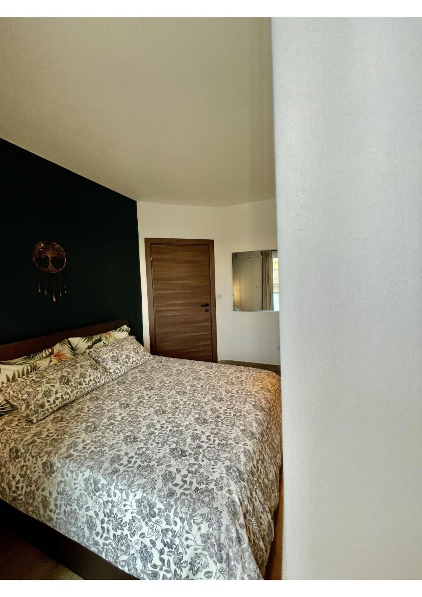 Airport Accommodation Bedroom With Bathroom Self Check In And Self Check Out Air-Condition Included Mqabba Exteriér fotografie