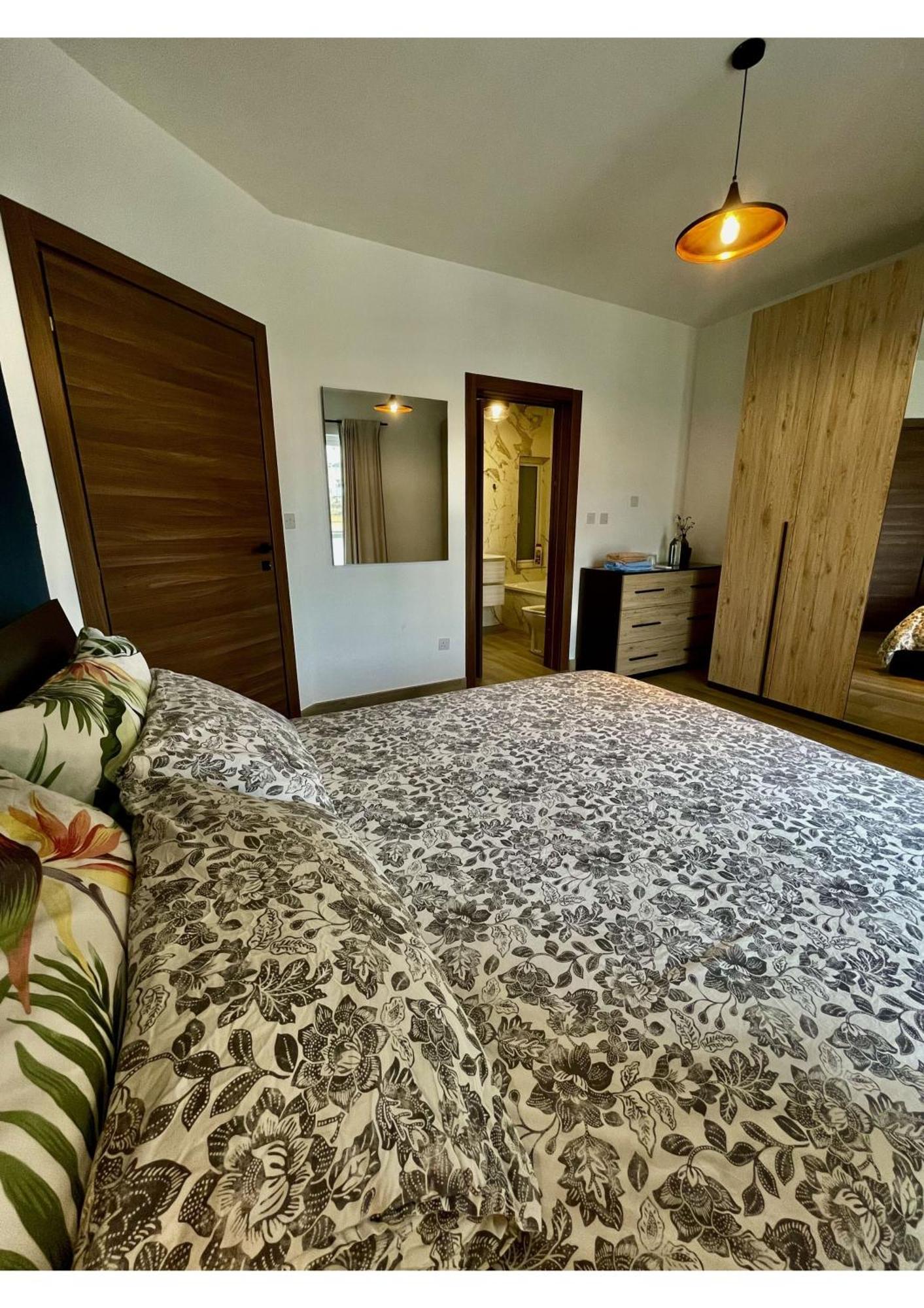 Airport Accommodation Bedroom With Bathroom Self Check In And Self Check Out Air-Condition Included Mqabba Exteriér fotografie